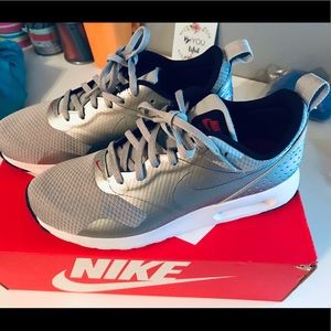 Women’s Air Max Tavas